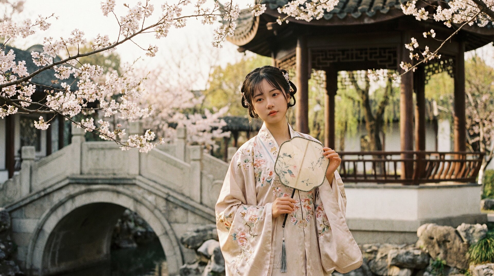 蜜桃视频古风视频